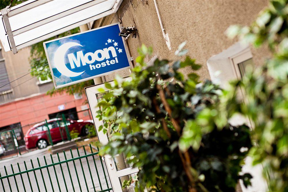 Moon Hostel *
