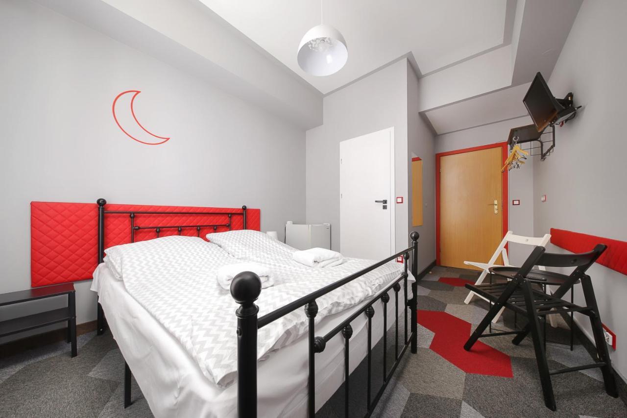 Hostel Moon *